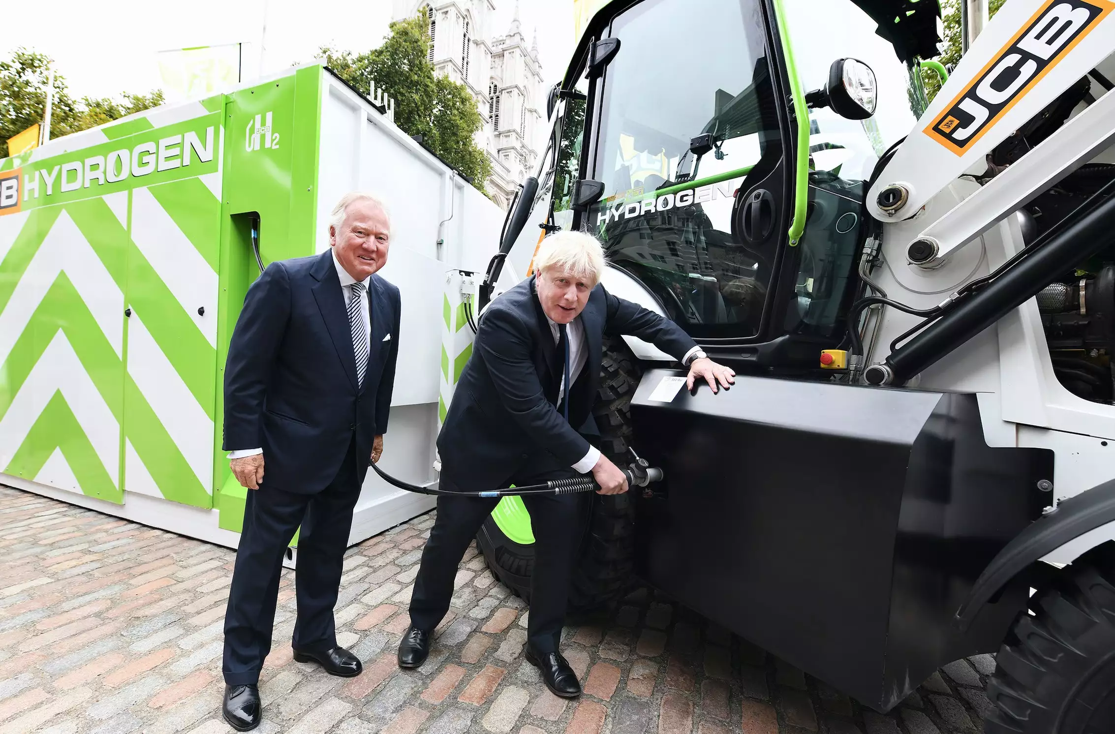 Lord Bamford, président de JCB et Boris Johnson, le Premier ministre britannique (Crédit photo : JCB)
