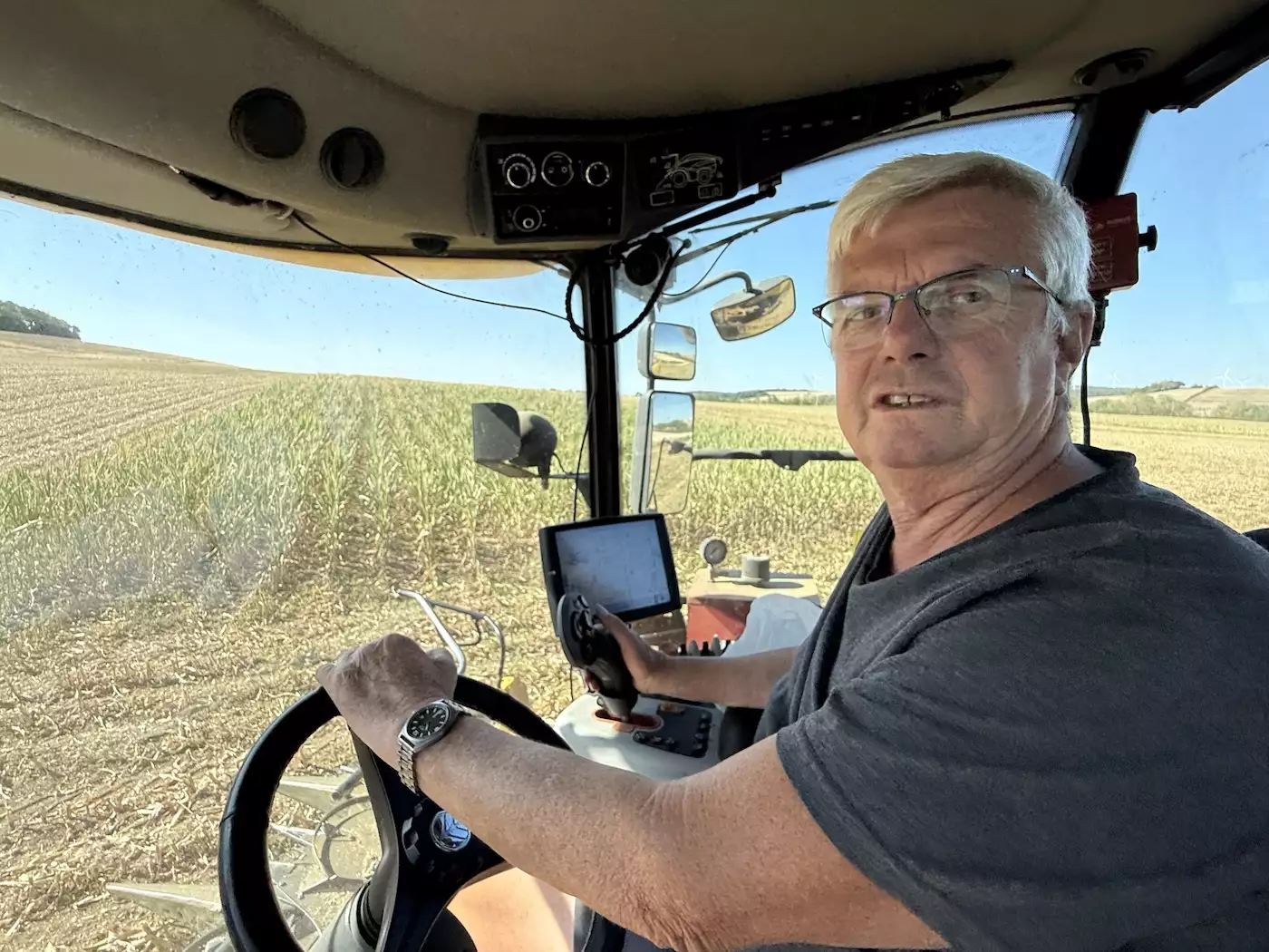 Christophe Andrieux, ETA : « C’est catastrophique, on est à 3t/ha, je roule à 10 km/h au lieu de 6 km/h » © R. Lecocq