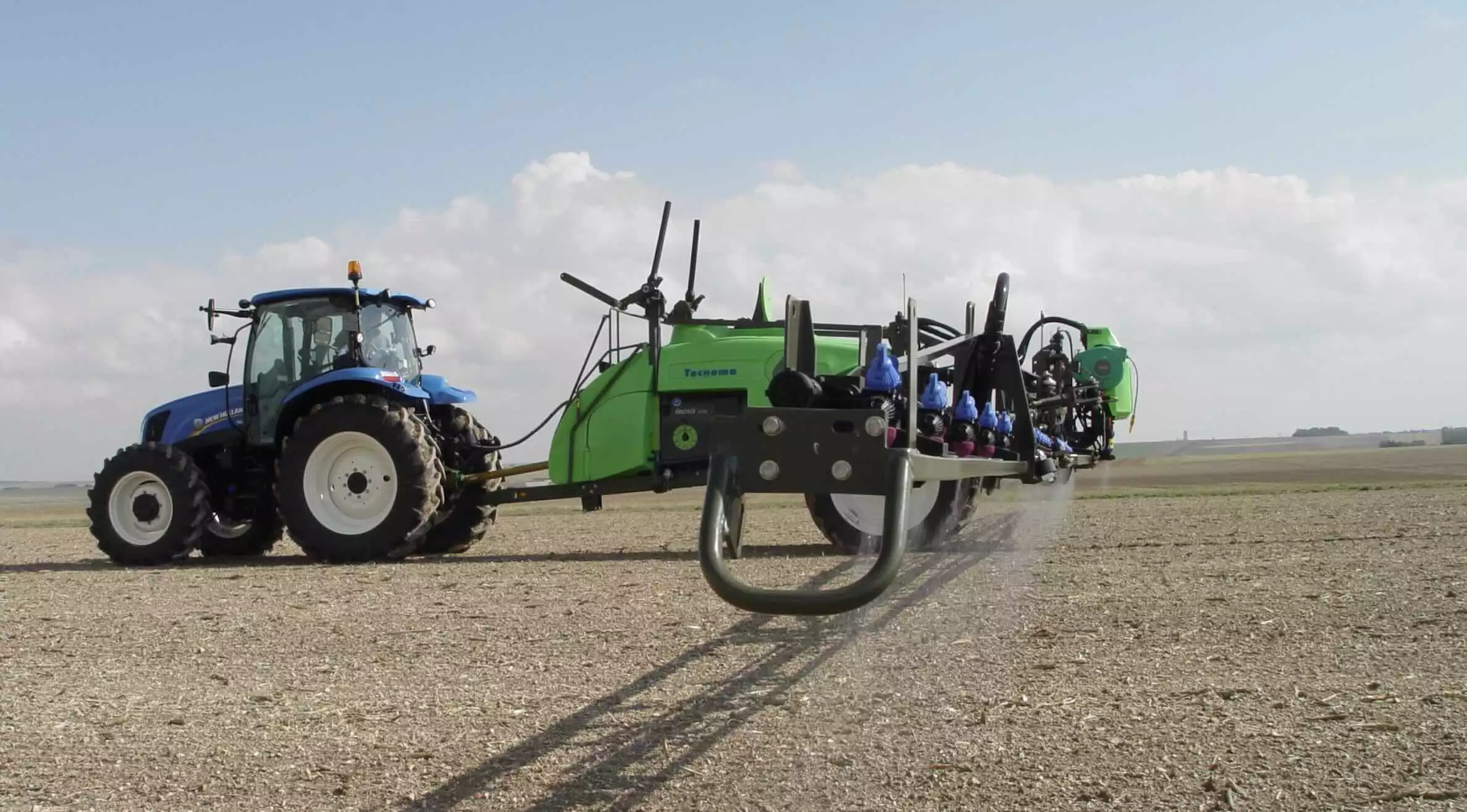 Le retrait programmé du flufénacet va compliquer le désherbage des céréales sans pour autant se faire oublier dans l’environnement, du fait de sa persistance et de son caractère non dégradable (Crédit photo : Tecnoma)