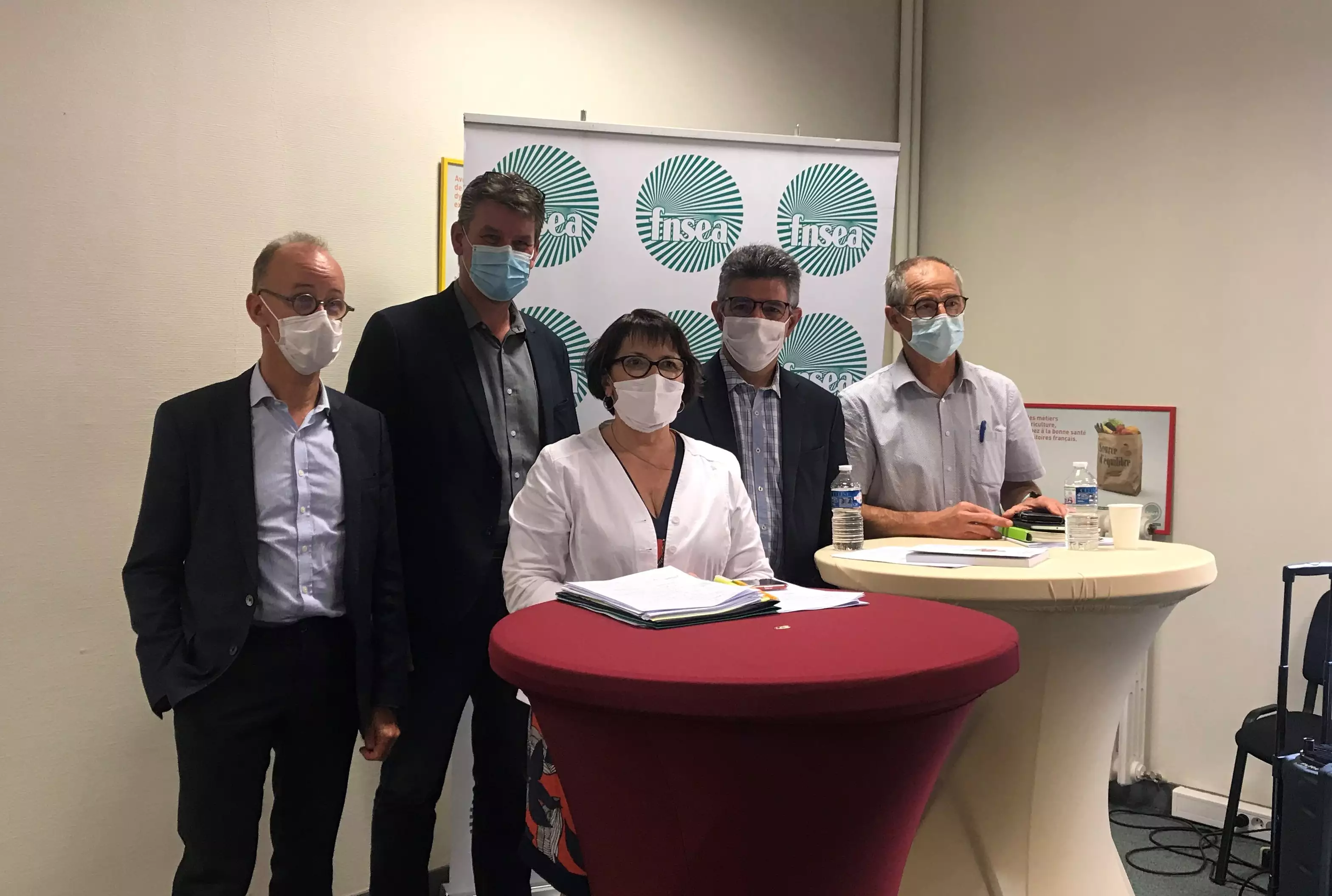 Christiane Lambert avec les quatre rapporteurs du rapport d'orientation de la FNSEA : de gauche à droite Olivier Dauger, Hervé Lapie, Henri Bies-Péré et Joël Limouzin.