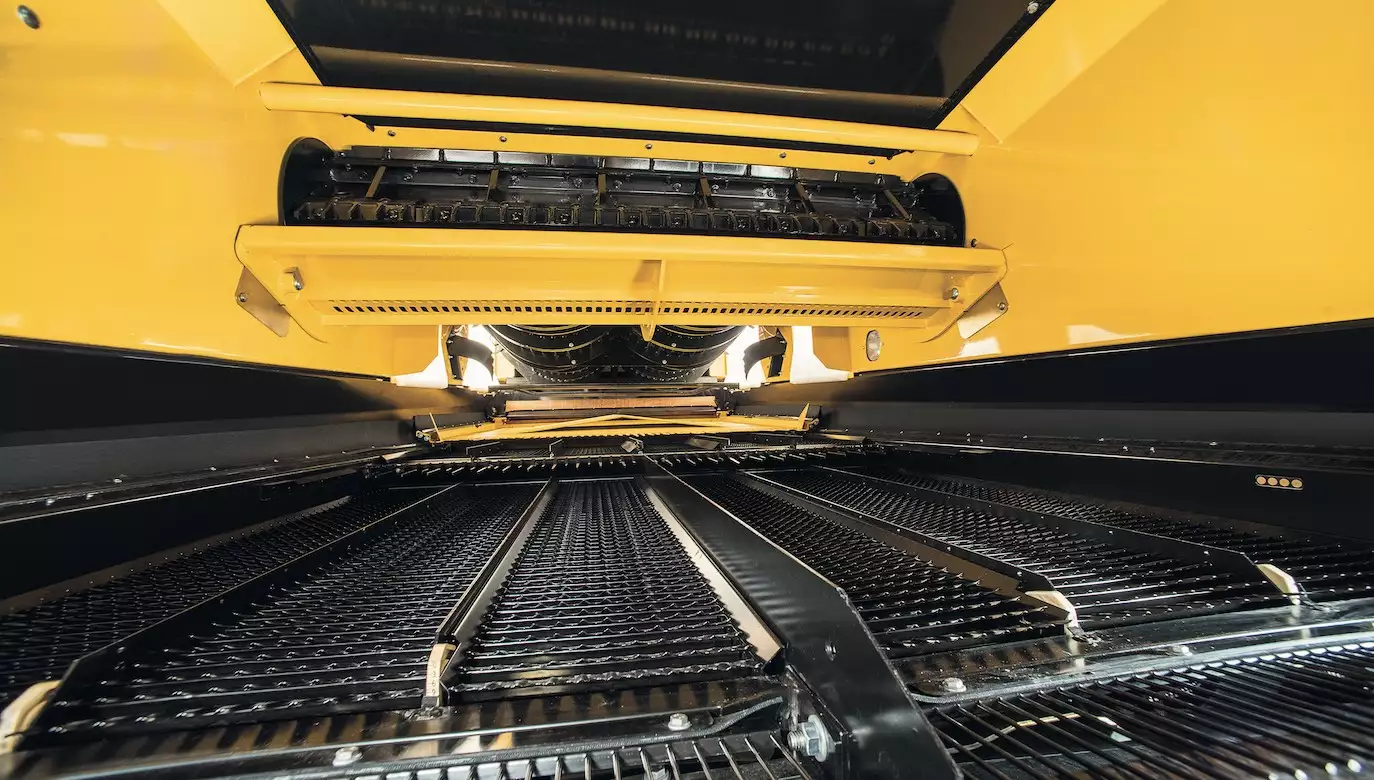 En mesurant la pression dans le caisson de nettoyage, l’opérateur est alerté en cas de surcharge de ce dernier (Crédit photo : New Holland)