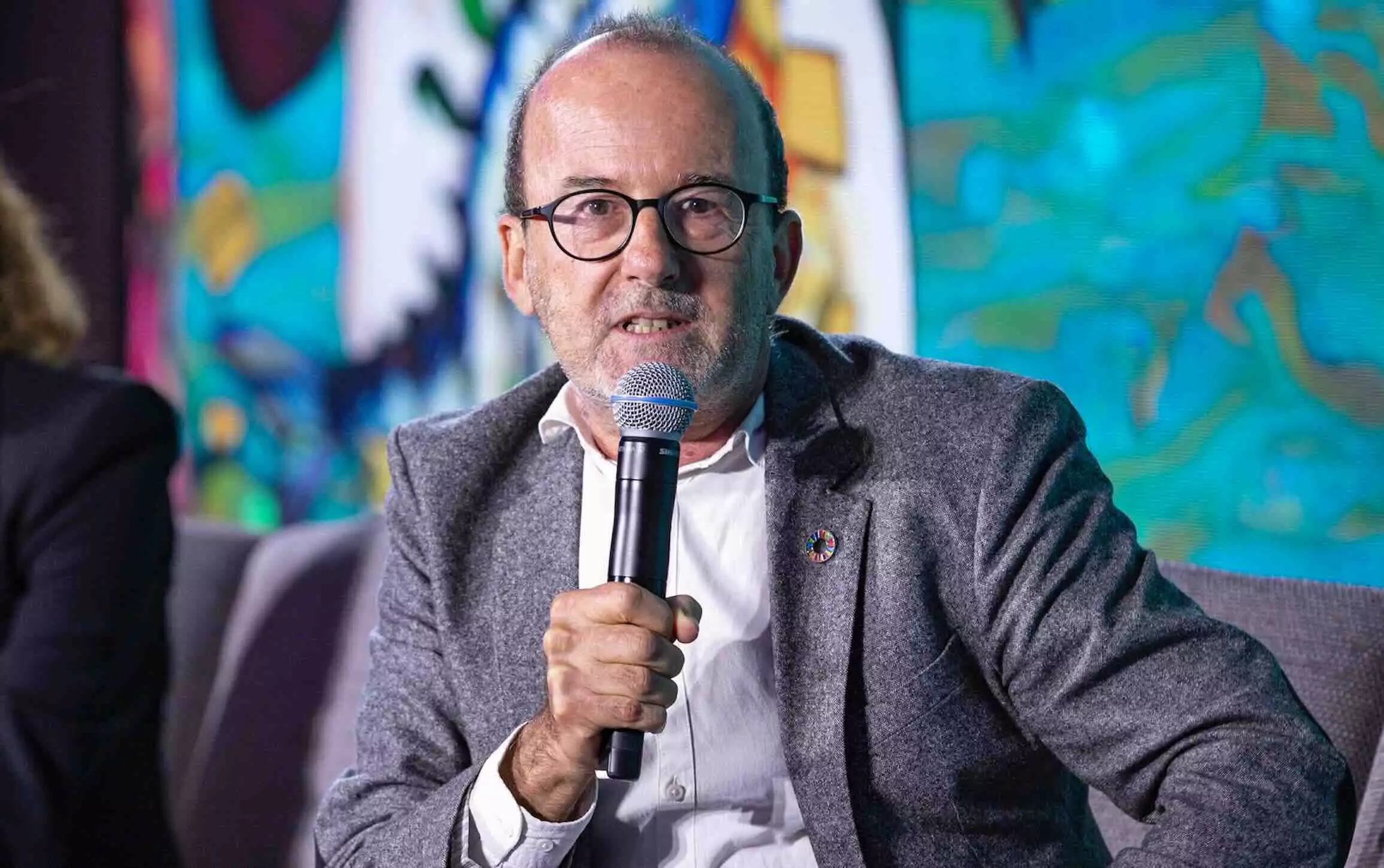 Gilles Pérole, maire-adjoint, délégué à l’alimentation : « La recette, s’il y en a une, c’est d’élaborer un PAT systémique, incluant l’urbanisme, l’éducation, la santé, l’environnement, l’économie car l’alimentation est par nature systémique, donc il faut travailler tous ces champs » (Crédit photo : Ville de Mouans-Sartoux)