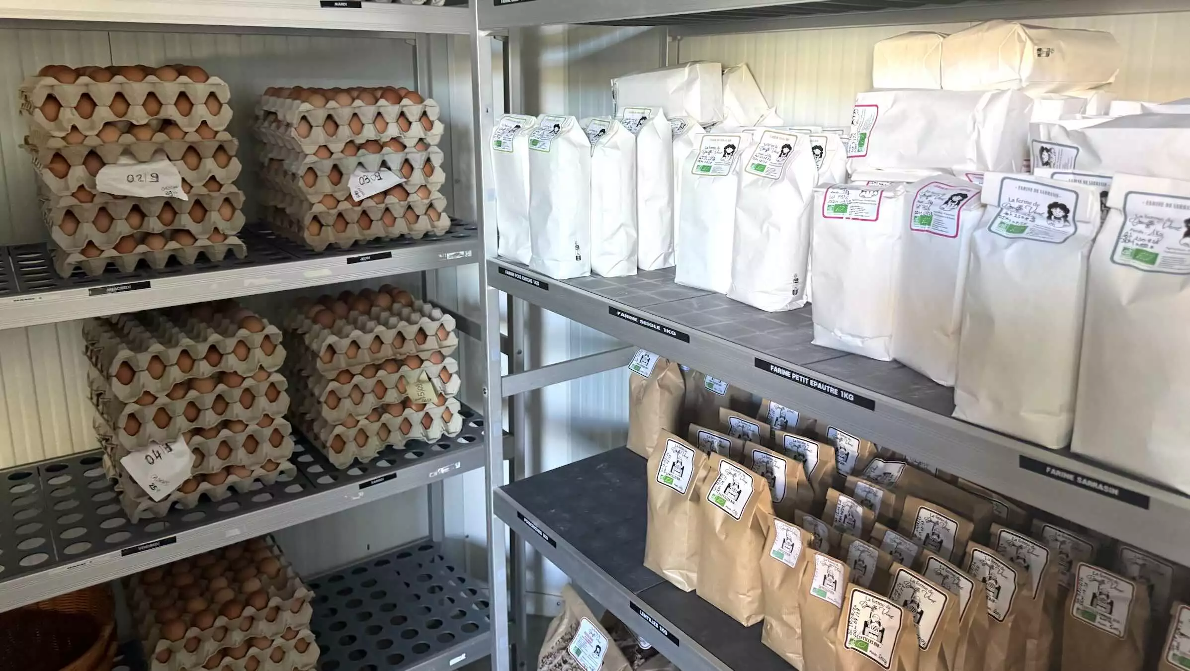 La ferme de Bouffe Vent produit des œufs et toutes sortes de farines © R. Lecocq