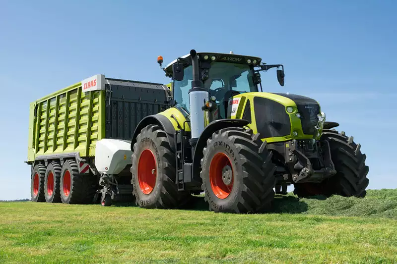 Le Cemos permet d’optimiser l’ensemble tracteur-outil en minimisant la consommation et en maximisant le rendement horaire. (Ctédit photo : Claas)