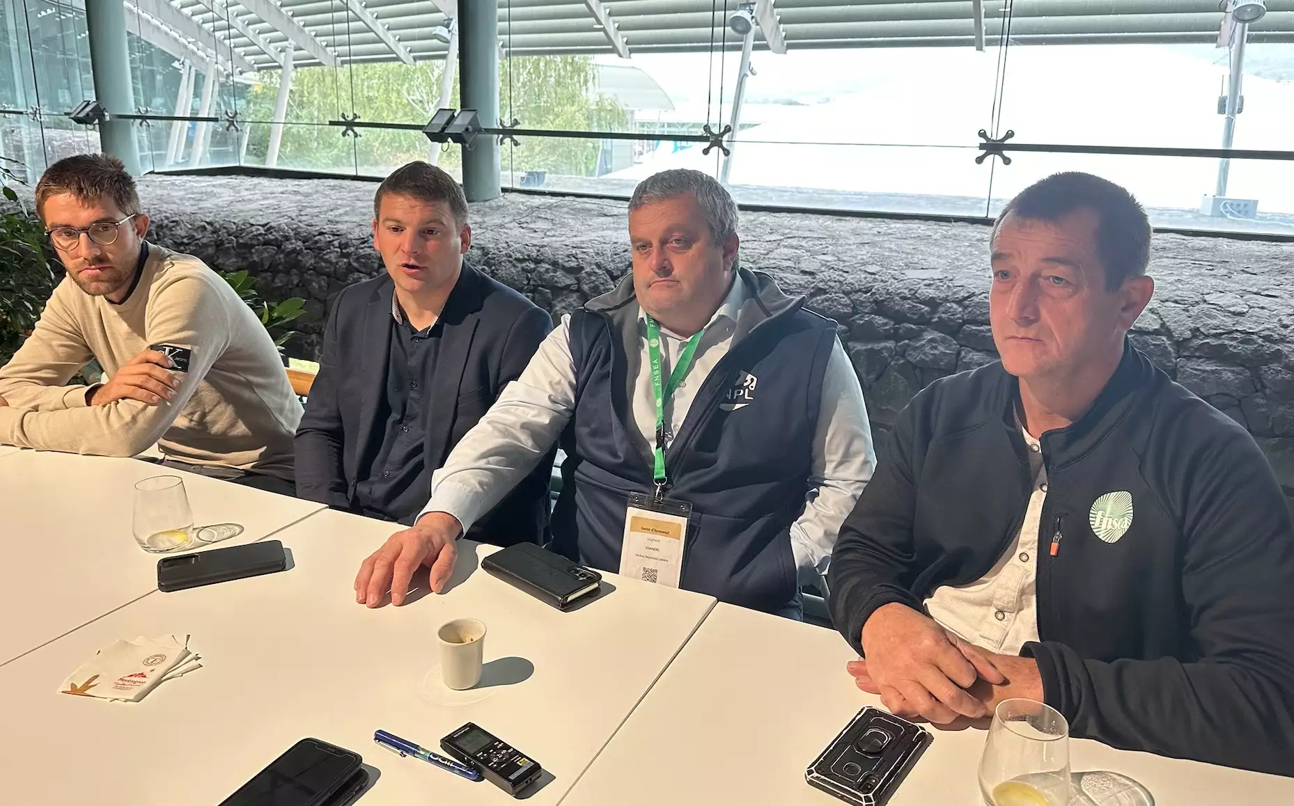 De g. à d. : Julien Duplomb (président JA 43), Yohann Barbe (président FNPL), Stéphane Jouandel (secrétaire général FNPL) et Eric Richard (administrateur FNPL) au Sommet de l’élevage, le 1er octobre 2024