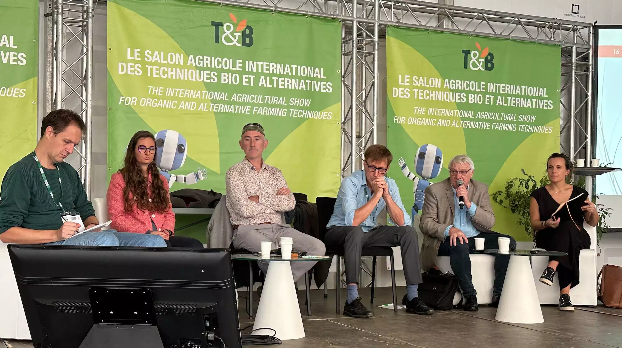 Christian Renault (au micro) : « Plus on entend parler d’une marque, plus elle est connue et plus elle est connue en bien. La bio est invisible, sauf dans les médias, où on ne parle que de la crise de la bio » (Crédit photo : R. Lecocq)