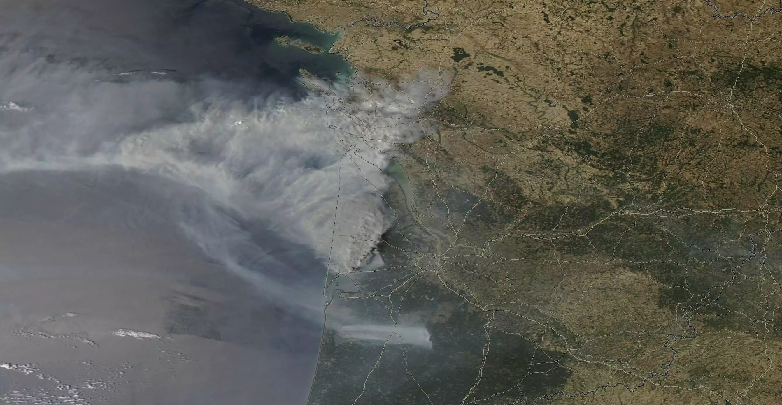 Image satellite de l’incendie de Saumos (Gironde) et de Biscarrosse (Landes) en date du 24 juillet © Aqua / Modis