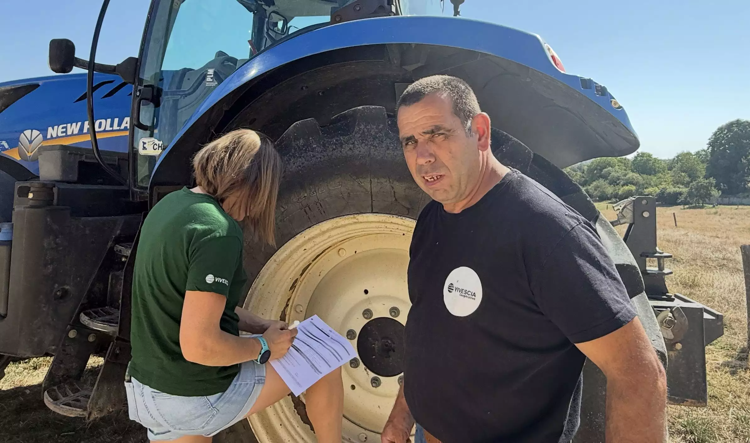 Fabrice Tisserand et la technicienne de la coopérative Vivescia © R. Lecocq