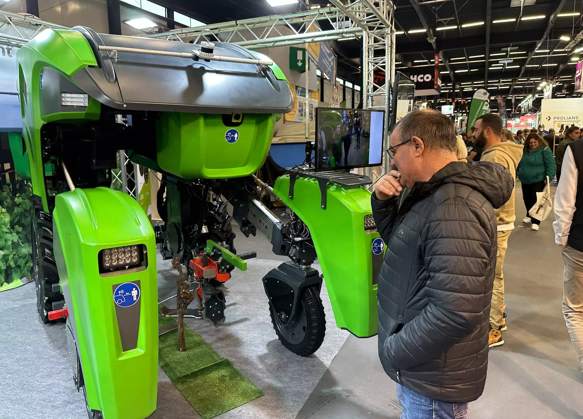 Le robot Trektor exposé à Vinitech 2022