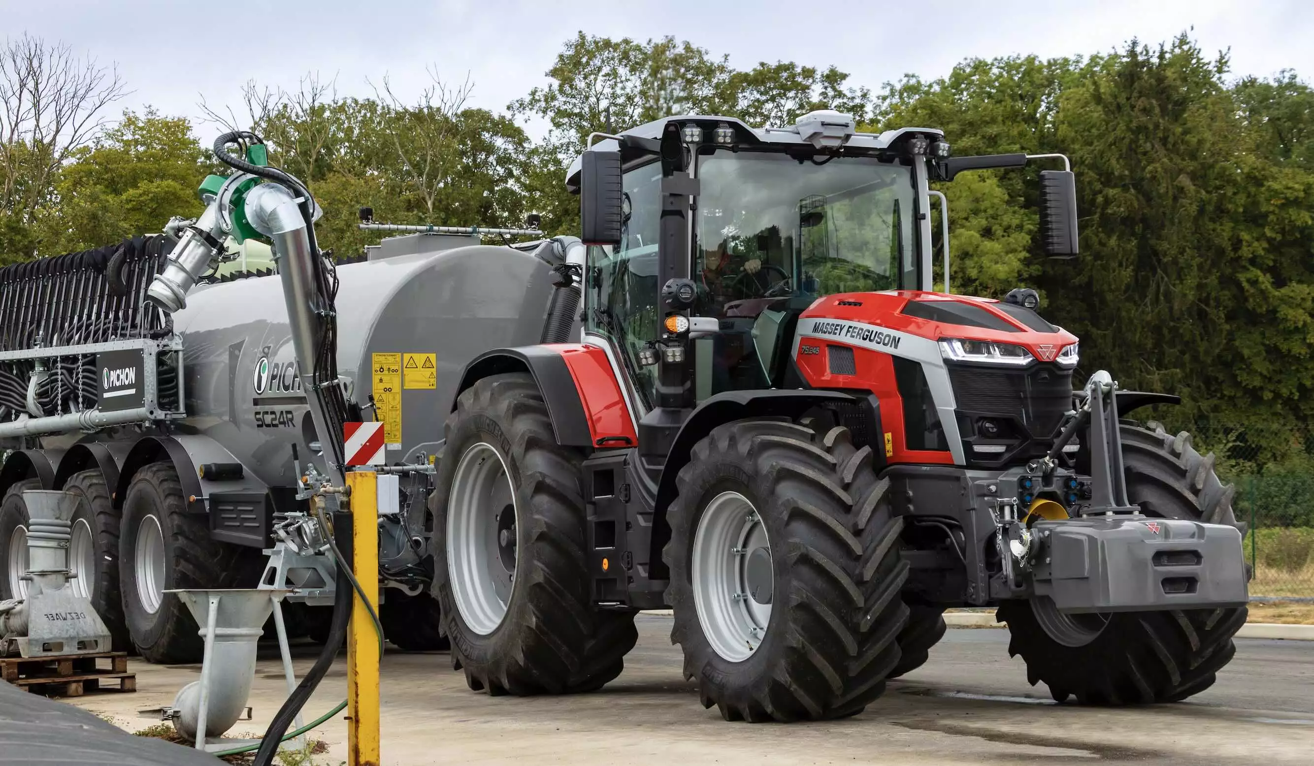 Le MF 7S Mark 2 est doté du concept de cabine Protect-U, intronisé sur le MF 8S et réservant une séparation physique de 15 cm entre la cabine et le moteur entièrement encapsulé © Massey Ferguson