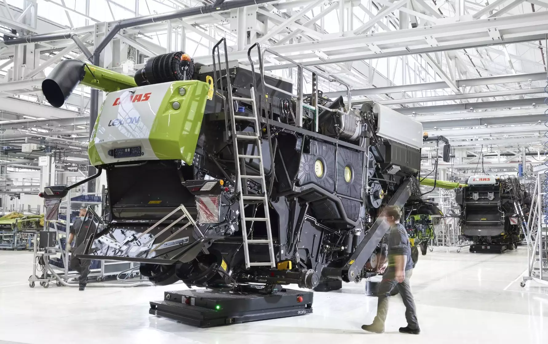 L’usine historique d’Harsewinkel en Allemagne, rénovée en 2023, peut assembler jusqu’à 28 machines par jour (Crédit photo : Claas)