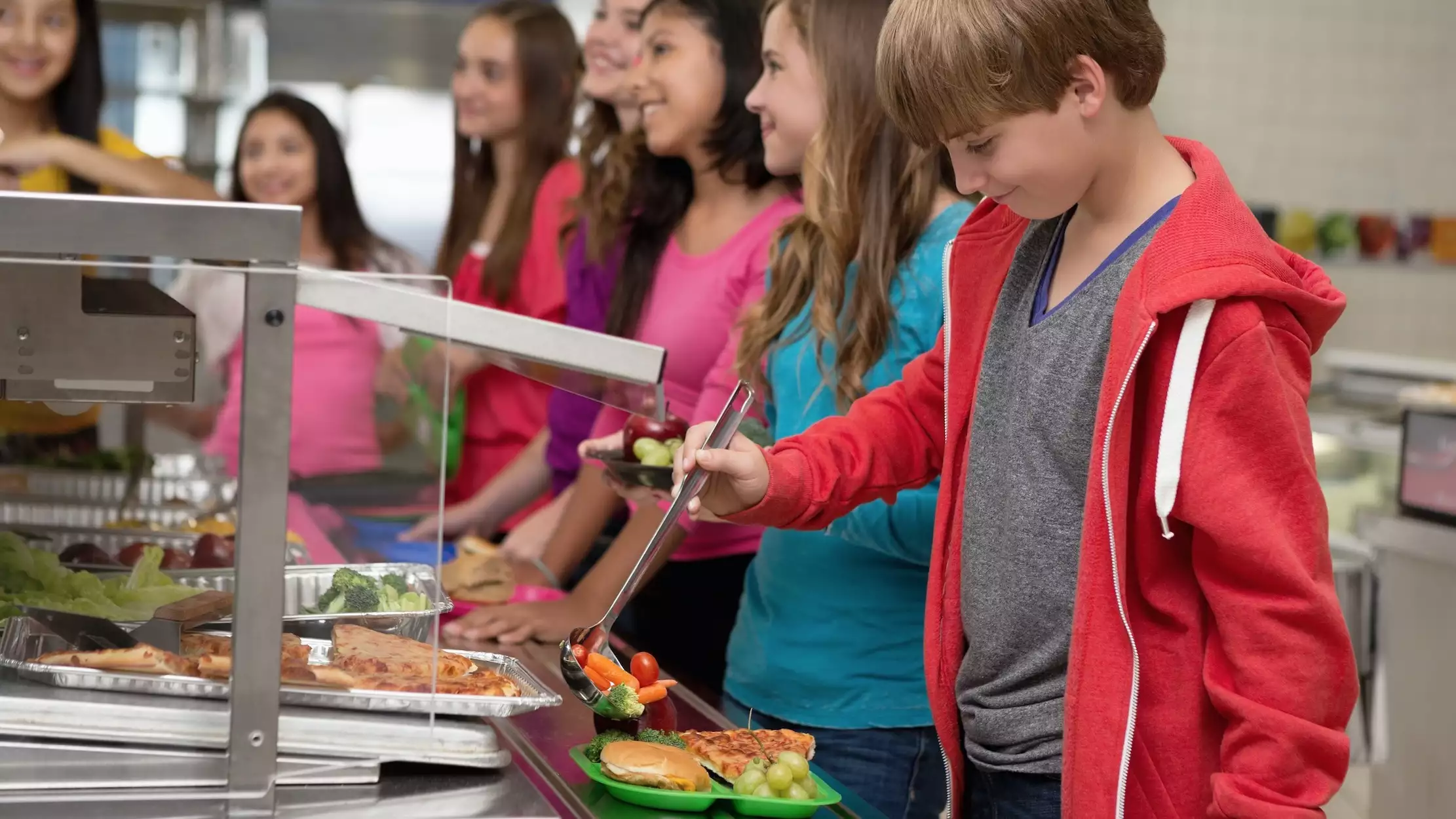 La restauration scolaire représente un peu plus d’un tiers (37%) de l’ensemble de la restauration collective