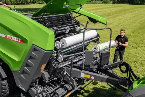 Système de recharge rapide de rouleau sur presse à balles rondes (Crédit photo : Agco)