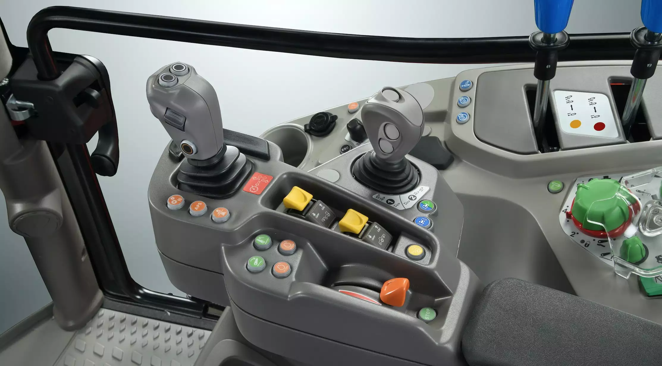 Le nouveau joystick, proposé en deux variantes, permet d'accéder à toutes les fonctions principales de la transmission à partir d'une seule interface de commande