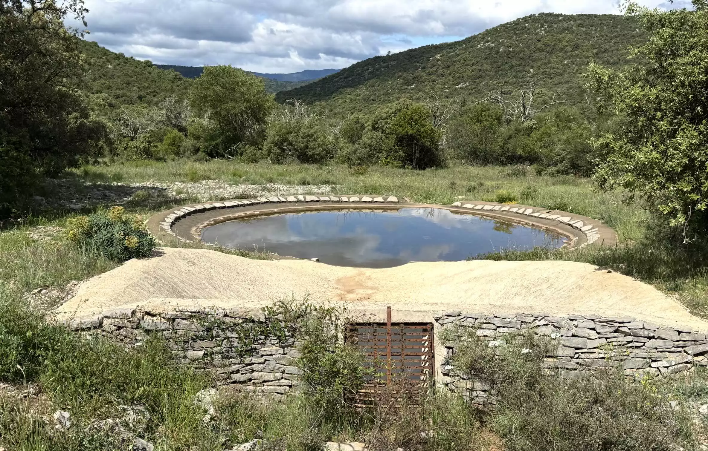 Une lavogne &agrave; proximit&eacute; d&rsquo;Anduze dans le Gard &copy; R. Lecocq