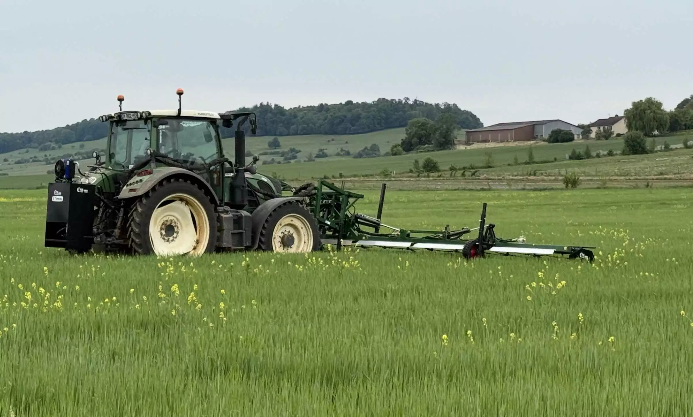 Les rendements AB se situe autour de 50% du rendement conventionnel en céréales à paille et maïs grain, contre 75% et 100% pour les cultures à faible besoin d’intrants (prairies et luzerne) ou dépendantes des apports hydriques (maïs fourrage) (Crédit photo : R. Lecocq)