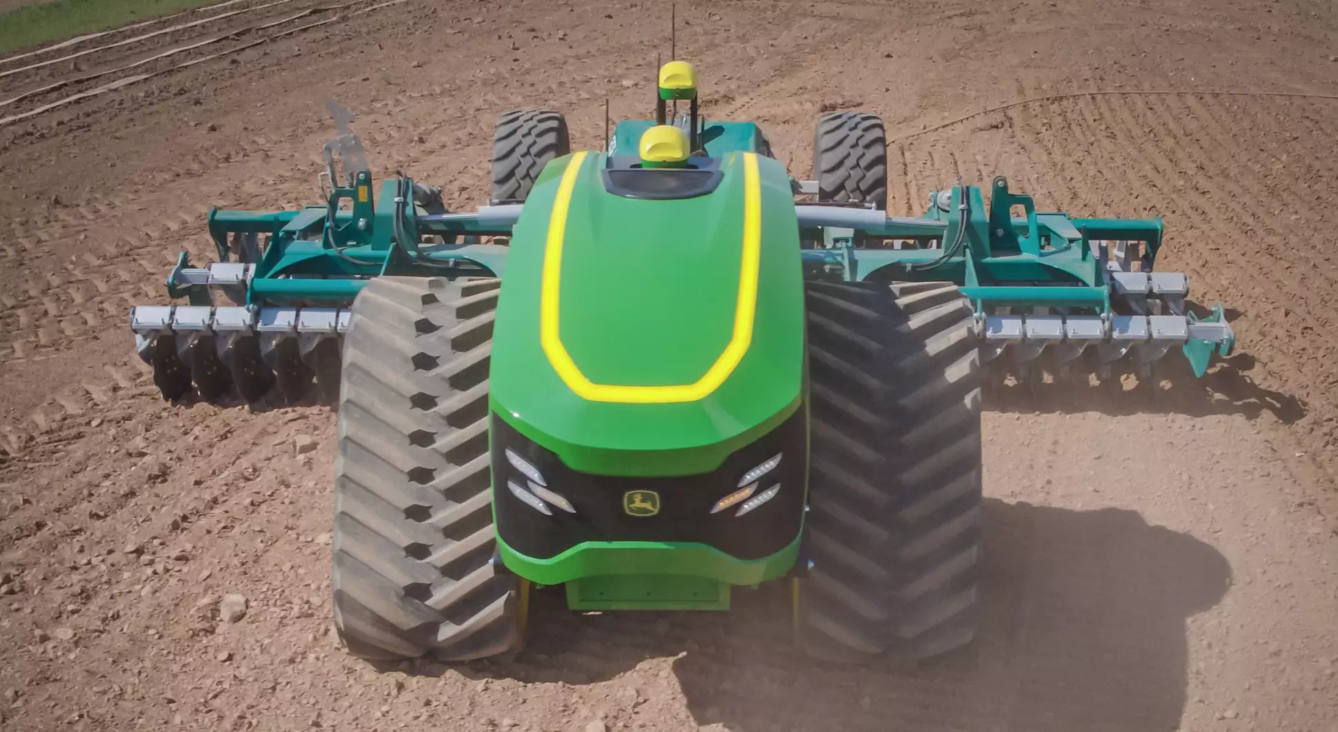 En 2019, John Deere présentait Joker, basé sur une motorisation électrique compacte délivrant 500 kW, équipé au choix de chenilles ou de roues, avec un lestage flexible compris entre 5 t et 15 t (Crédit photo : John Deere)