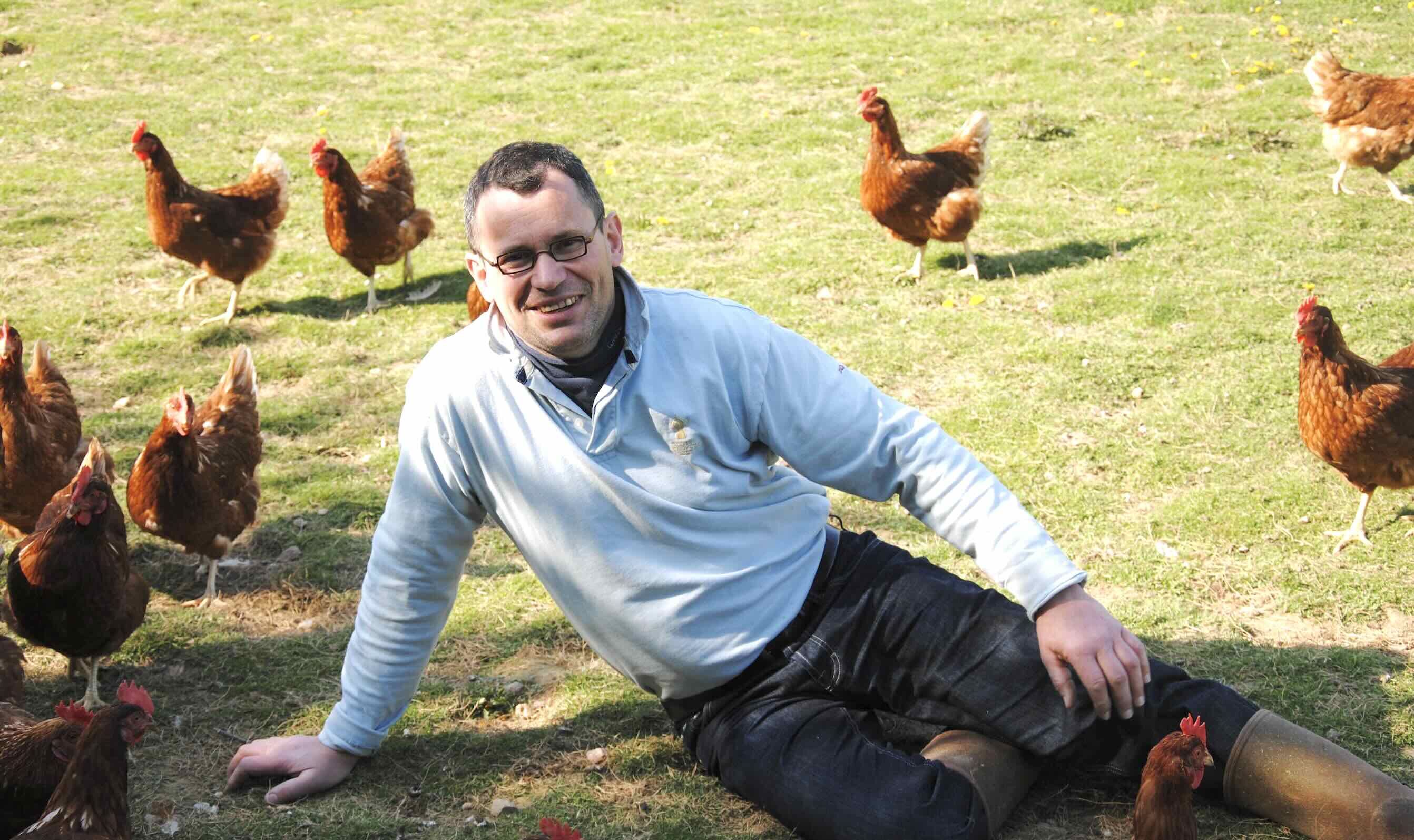 Depuis 25 ans, Stéphane Lavigne produit des œufs bio sur son exploitation © Jean-Charles Vicet