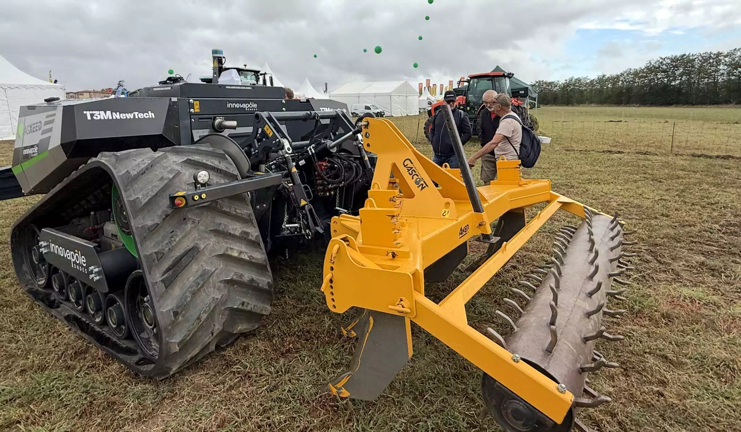 L’AgBot est positionné dans les travaux de préparation et de semis, pas encore dans les chantiers à grande largeur et grande vitesse comme la pulvérisation © R. Lecocq