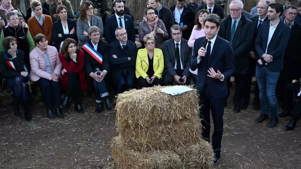 Le 26 janvier à Montastruc-de-Salies (Haute-Garonne), non loin du barrage de Carbonne, le Premier ministre Gabriel Attal annonce une première salve de mesures (Crédit photo : ministère de l’Agriculture)