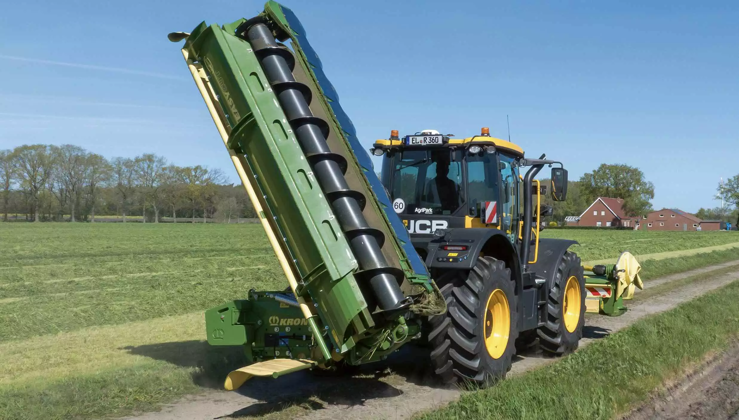 D’un diamètre de de 450 mm, la vis de regroupage permet de prendre en charge de gros volumes de fourrages © Krone