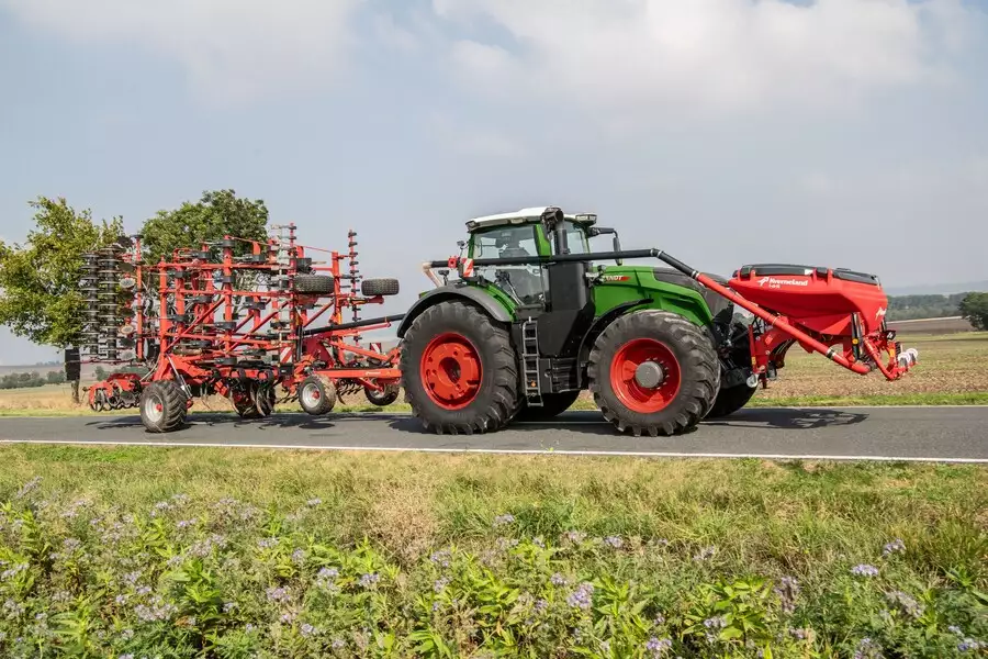Une nouveauté du Fendt 1000 Vario Gen4 réside dans la possibilité d’ajuster le besoin de puissance à la baisse