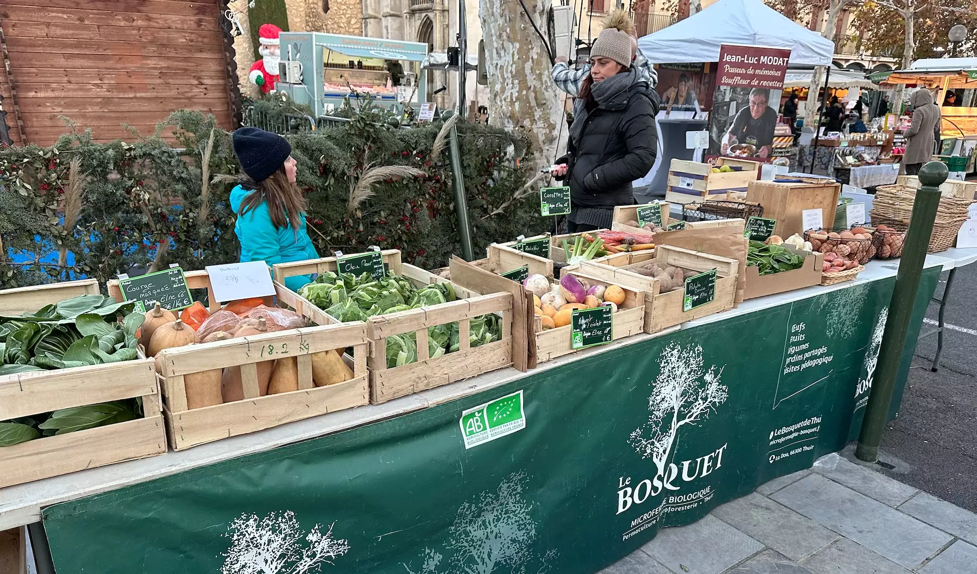 En France, la consommation de viande ne baisse pas, la bio reste un marché de niche, la question du bien-être animal n’est pas devenue un réel critère d’acte d’achat, l’attrait pour le local n’a pas modifié les grandes masses de la consommation alimentaire et des circuits de distribution (Crédit photo : R. Lecocq)