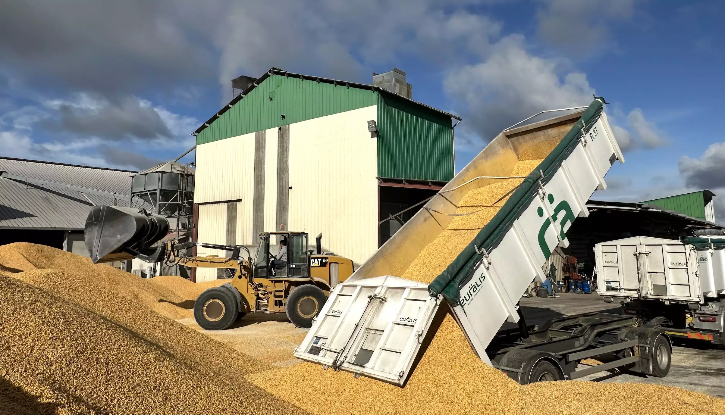 L’agriculteur produit du maïs répondant à la charte qualité « Maïs Classe A », donnant tous les gages de traçabilité, de qualité physique et sanitaire, et engageant chacun des producteurs dans une démarche de durabilité sociétale et environnementale