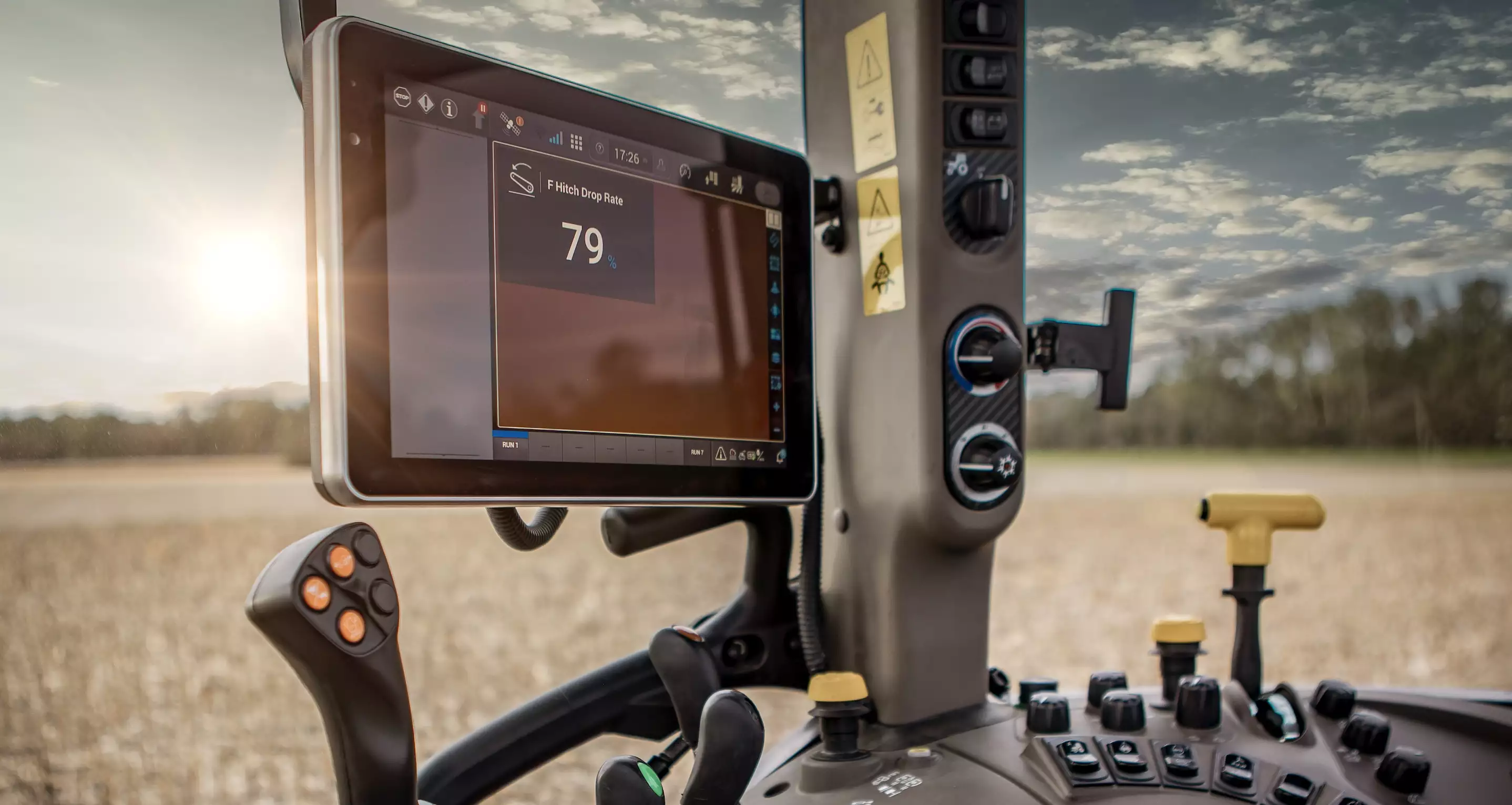 Les Farmall C ActiveDrive 2 peuvent être livrés avec le guidage automatique précis au centimètre et contrôlé par l’écran Case IH Pro 1200 et le récepteur Case IH VectorPro