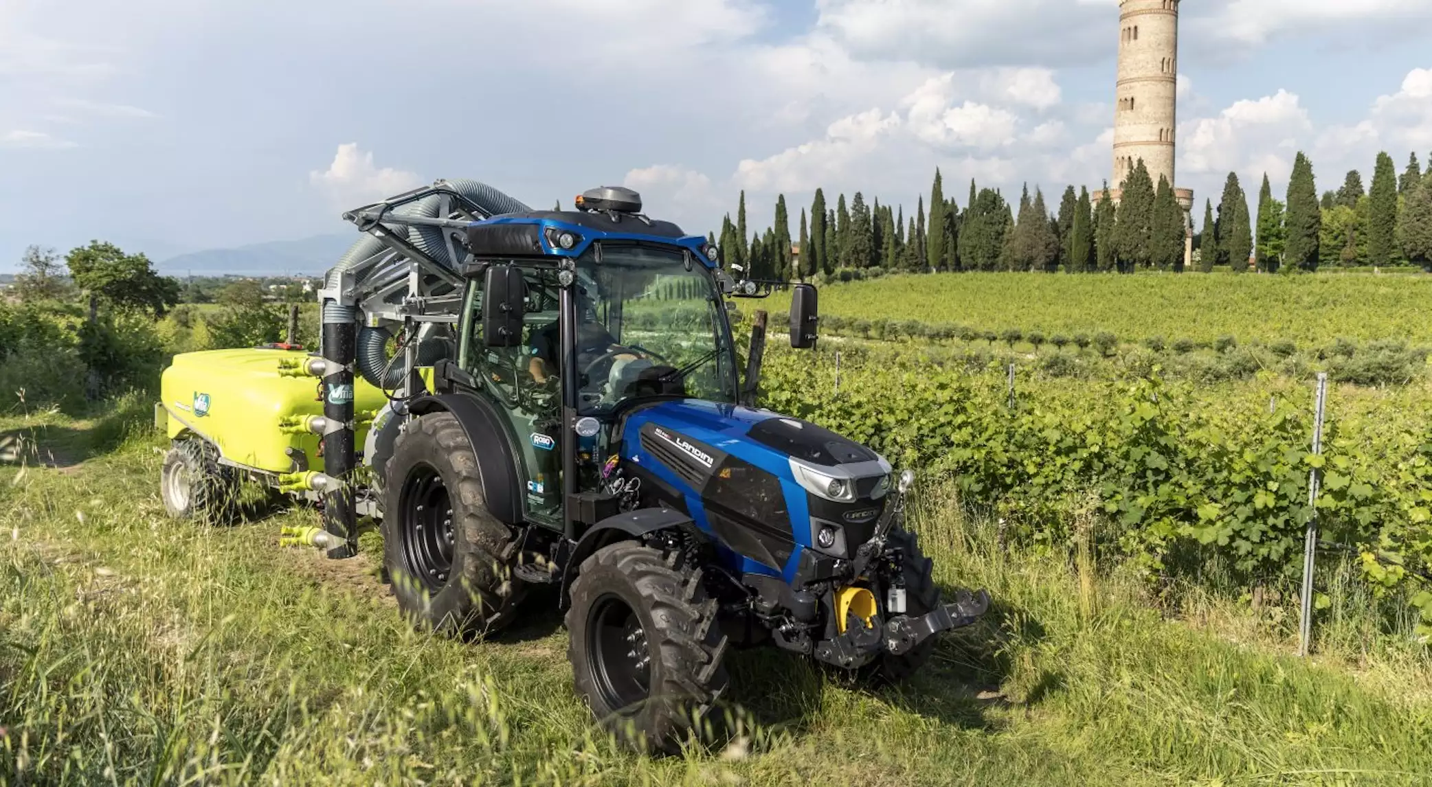 Le Rex 4-120 GT RoboShift Dynamic à essieu avant et cabine suspendus est doté d’un moteur Deutz 4 cylindres 2,9 litres et d’une transmission 48 AV + 16 AR avec et inverseur électro-hydraulique et fonction Stop & Action (Crédit photo : Landini)