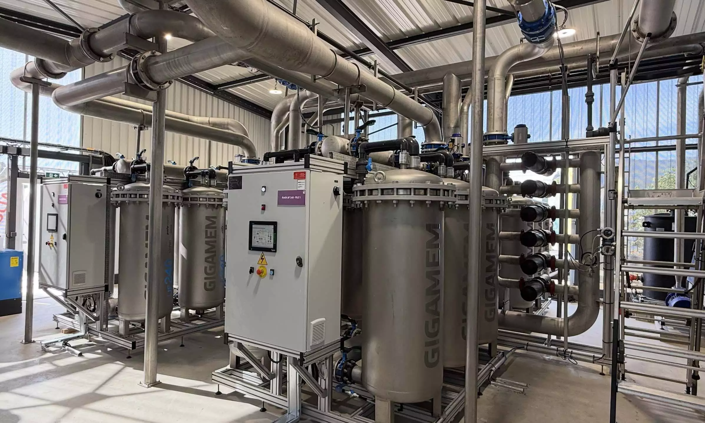 Les systèmes d’ultrafiltration développés spécifiquement par Veolia couvrent l’équivalent de 1,33 ha, soit deux terrains de rugby © R. Lecocq