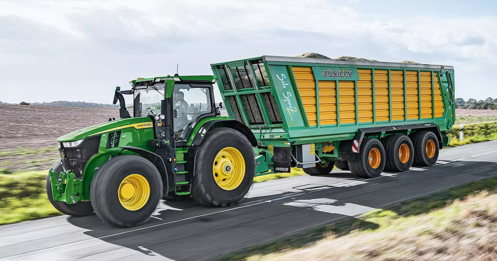 Le 7R 350 AutoPowr est le dernier-né de la série 7R et aussi le plus puissant : son 6 cylindres 9 litres développe 350 ch et 388 ch avec la surpuissance active IPM (Crédit photo : John Deere)