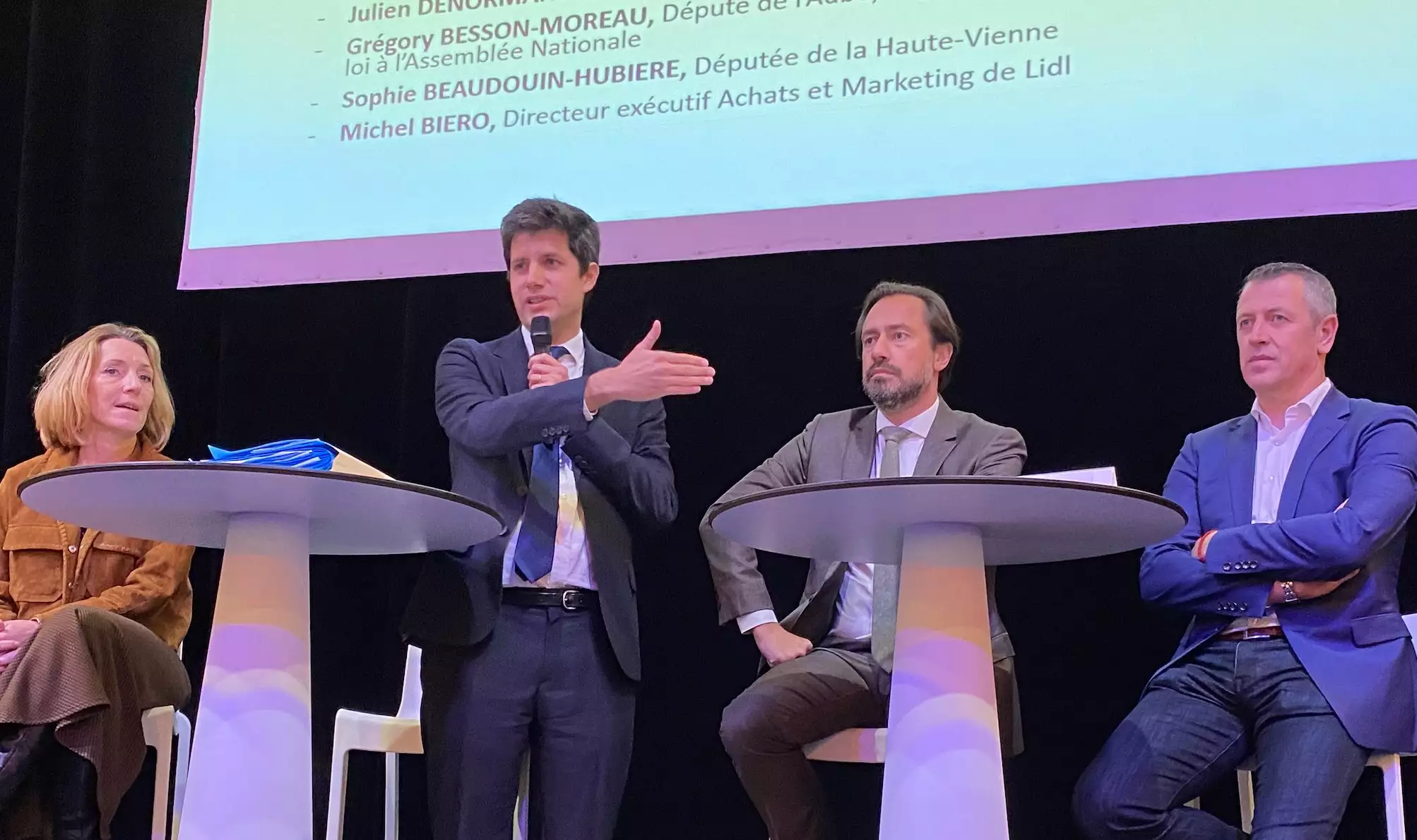 Julien Denormandie aux côtés de Grégory Besson-Moreau, député, auteur et rapporteur de la loi de protection de la rémunération des agriculteurs, dite loi Egalim 2 (Crédit photo : R. Lecocq)
