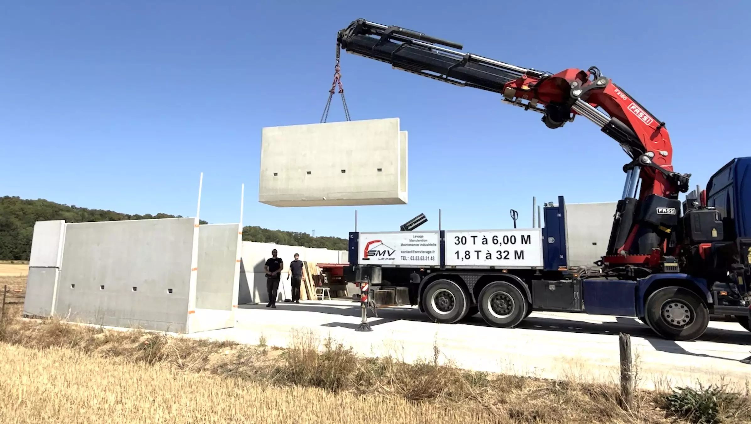 Avec l’arrêt de de l’enrubannage au profit de l’autochargeuse, la construction de nouveaux silos s’imposait © R. Lecocq