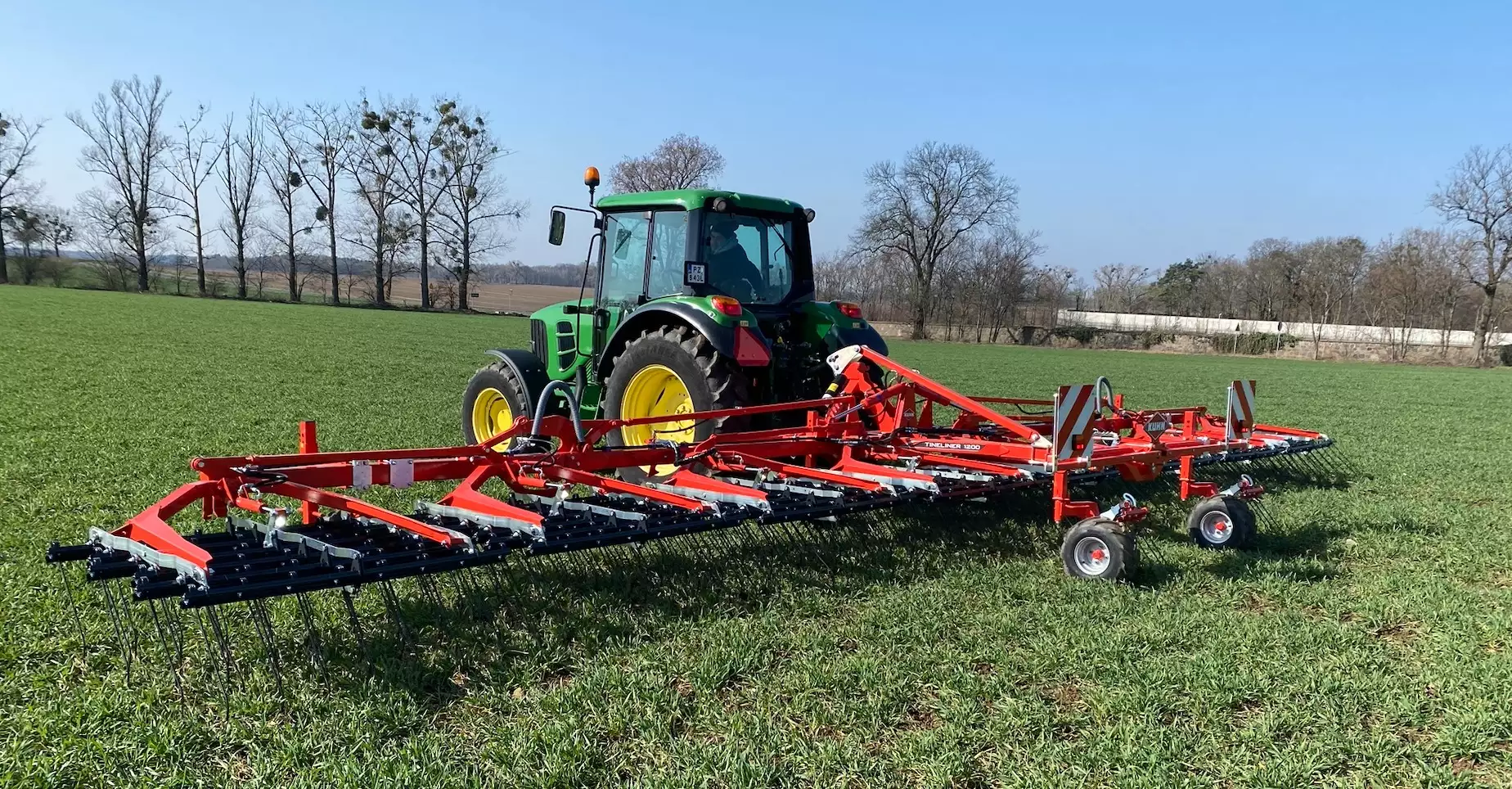 L&rsquo;agressivit&eacute; de la Tineliner se r&egrave;gle hydrauliquement depuis la cabine d&rsquo;une simple action sur le distributeur tracteur