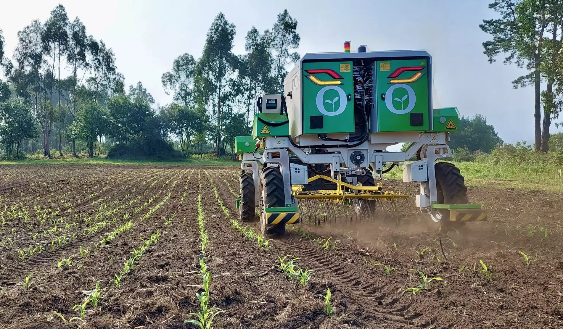 Le robot Orio est doté de deux porte-outils, pouvant accueillir une rampe de semis ou encore des éléments de binage intégral
