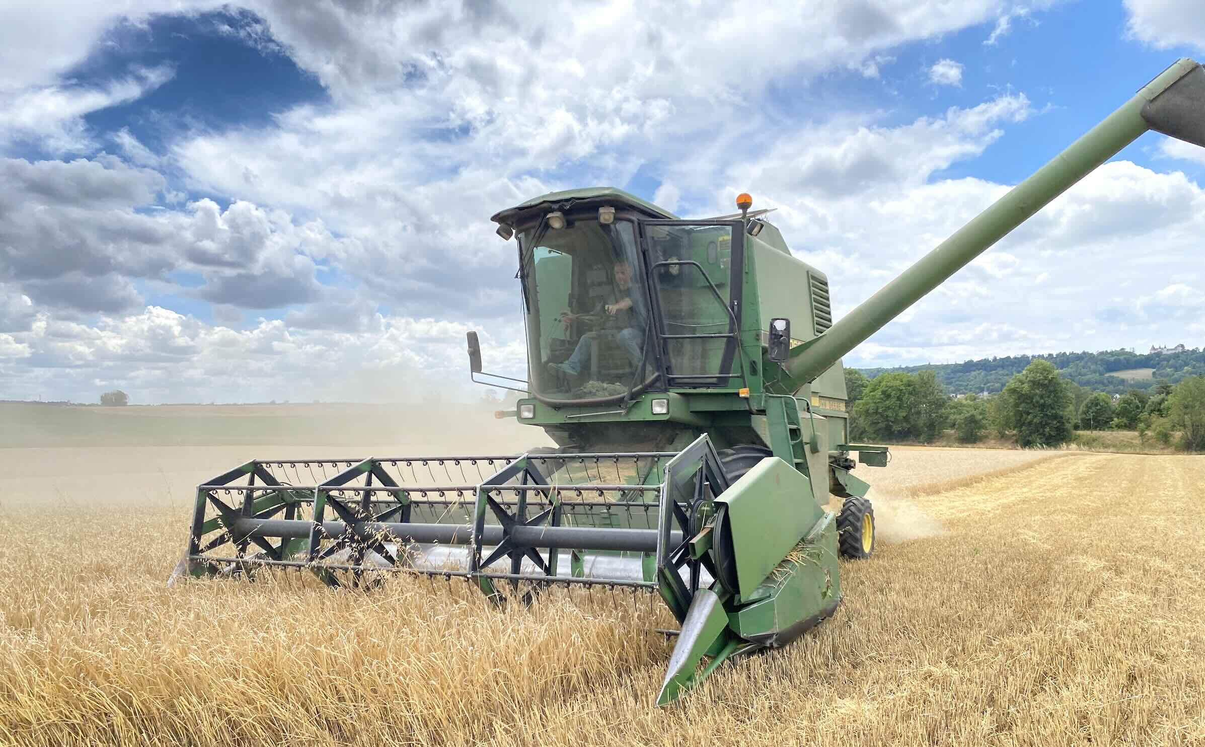 Les exploitations céréalières françaises sont très performantes, mais pourraient l’être davantage en optimisant leurs charges de mécanisation (Crédit photo : R. Lecocq)