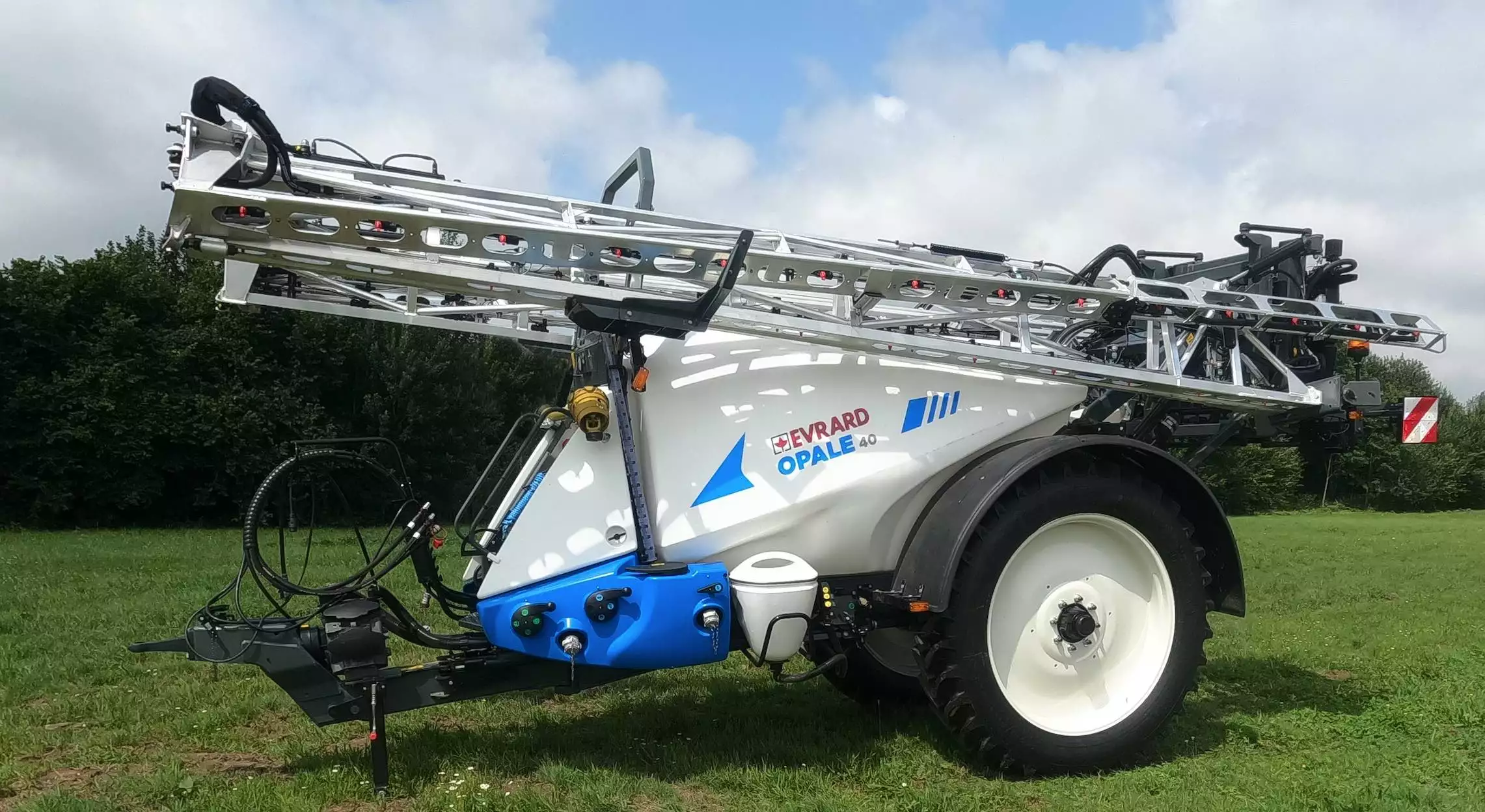 L’Opale sera bientôt disponible avec des rampes alu Pommier en 24 et 28 mètres