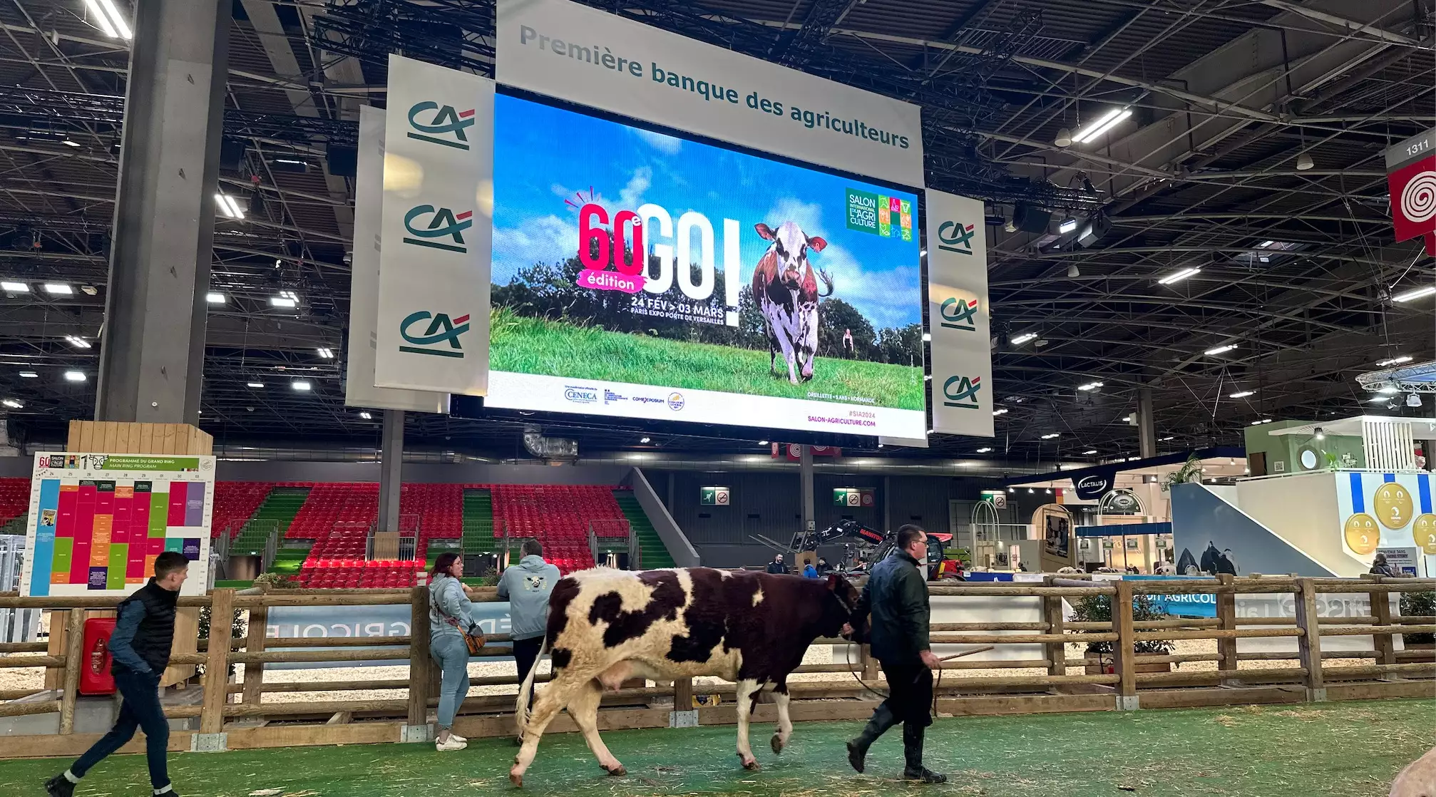 Dans les allées du Salon de l’agriculture, au pied du grand ring, avant l’ouverture au public (Crédit photo : R. Lecocq)