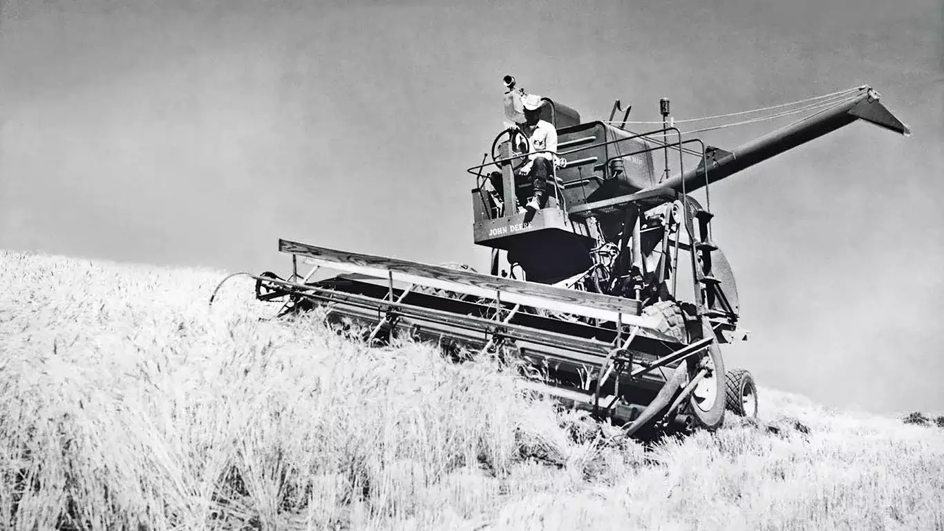 Héritière du modèle 36B tiré par des chevaux (1936), la 55H est dotée d’un système de mise à niveau automatique