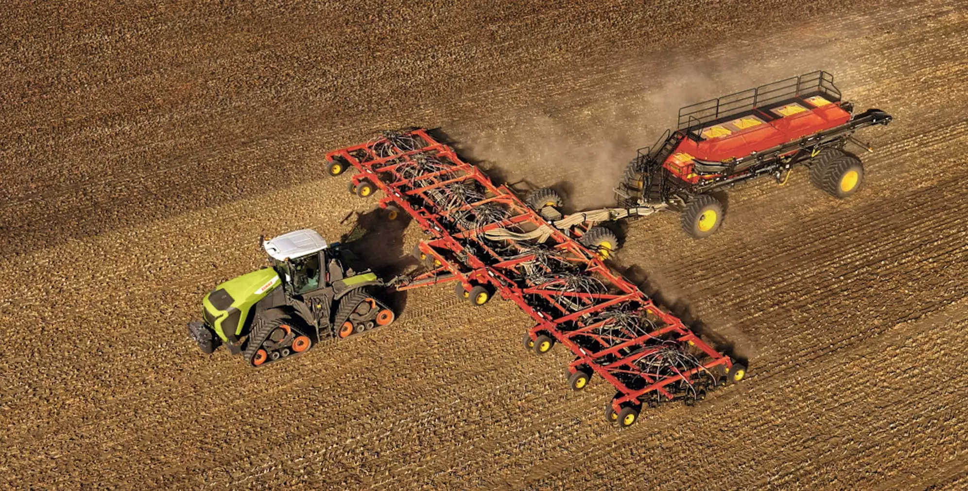 La version Terra Trac est dot&eacute;e en standard de chenilles de 762 mm (914 mm en option)