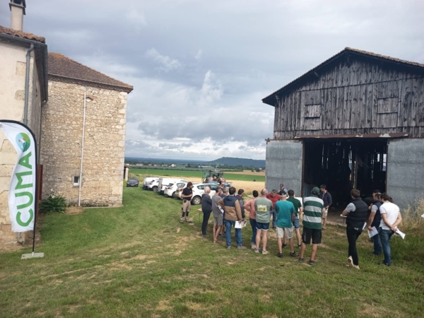 Accueil des participants et présentation de la ferme avant les ateliers techniques.